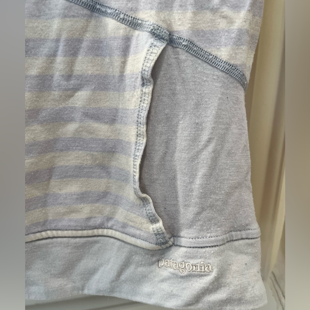Striped Thermal Patagonia Hooded Top with Cream Sleeves - Picture 2 of 12